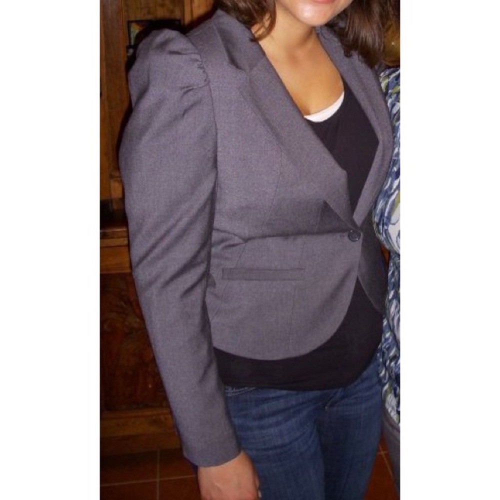 H&M Short Cropped Rouched Sleeve Blazer